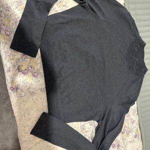 Lululemon grey crop top